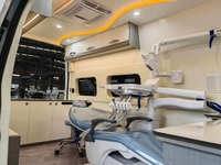 Fourgon dentaire mobile SAIC MAXUS à transmission automatique avec fauteuil dentaire et équipements médicaux pour les soins dentaires en extérieur