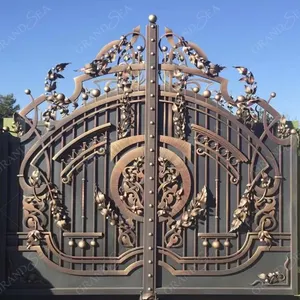 Современные красивые конструкции кованых железных ворот для виллы