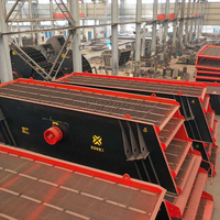 Crible vibrant incliné à simple/double étage avec moteur de 30 kW pour le traitement des minerais, utilisation en carrière, roulements et boîte de vitesses inclus
