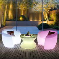 Fauteuil et canapé en plastique avec éclairage LED intégré