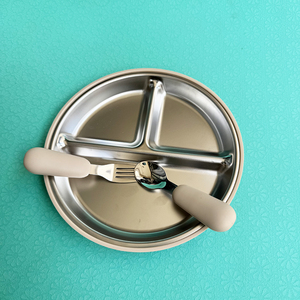 Vaisselle pour enfants en acier inoxydable avec manchons en silicone amovibles et assiette à ventouse pour bébé - Product Image 1