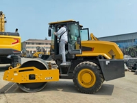 Nouvelle rouleuse vibrante à tambour unique XS85J de 8 tonnes, largeur de compactage de 1,68 m, puissance de 68 kW, force de compactage de 110 kN