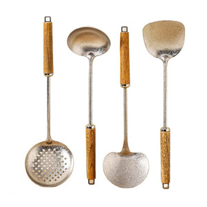 Espátula para wok de titanio Buytuy, mango de madera de sándalo negro y dorado, utensilio de cocina multifunción para freír y rehurgutinar en sartenes antiadherentes - Product Image 3