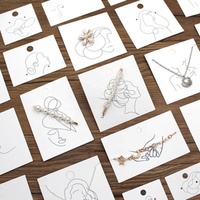 Étiquettes de bijoux en papier cuivré pliées avec logo de marque d'usine, personnalisables en forme et en taille, étiquettes de collier découpées à la forme et suspendues