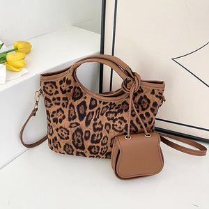 Bolso bandolera de alto <span class=keywords><strong>nivel</strong></span> de apariencia para mujer, nueva moda, de gamuza de leopardo Vintage bandolera, paquete de bolso de cubo de estilo extranjero - Product Image 1