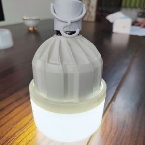 Ampoule LED d'urgence portable, longue durée de vie, batterie intégrée, multifonctionnelle pour une utilisation intérieure et extérieure, base B22, DC pour usage résidentiel - Product Image 5