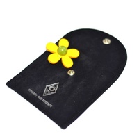 Pochette à bijoux à bouton-pression en daim noir pour bracelets, colliers et boucles d'oreilles avec logo argenté