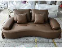 Canapé en cuir rétro italien trois places incurvées minimalistes pour salon moderne meubles de maison de ferme simples en cuir PU