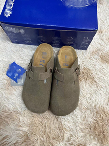 Article populaire : Sandales de plage plates rétro Birkentocks en cuir de luxe et liège avec double boucle, semelle intérieure en EVA souple, caractéristiques de sabots Birkentocks - Product Image 3