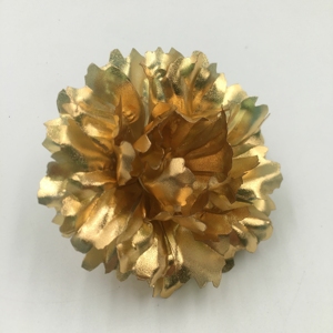 2026 fête des mères amour métal artisanat cadeau feuille d'or couleur artificielle oeillet fleur tête broche - Product Image 1