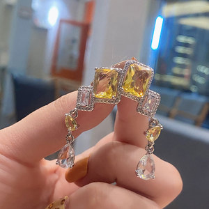 Eleganti Orecchini Pendenti con Nappine per Donne, Accessori per Orecchie Semplici e alla Moda per Uso Quotidiano - Product Image 4
