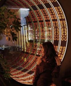 Scatola Luminosa a LED con Cornice Rotonda in Alluminio, Illuminazione per Pubblicità Esterna, Ologramma 3D da 43 Pollici - Product Image 4