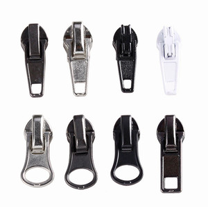Tự động khóa Thanh trượt cho Nylon dây kéo tùy chỉnh Zip <span class=keywords><strong>puller</strong></span> chất lượng tốt chạy trơn tru đa <span class=keywords><strong>m</strong></span>àu Kẽ<span class=keywords><strong>m</strong></span> hợp kim phổ biến bền t/T - Product Image 2