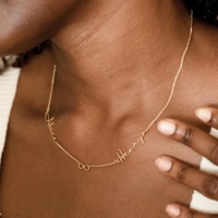 Collier pendentif élégant en acier inoxydable plaqué or Collier de couple personnalisé avec double nom Cadeau d'anniversaire de Noël