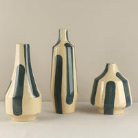 Vases en céramique peints à la main minimalistes modernes Ornements décoratifs pour hôtels et maisons Accessoires pour poterie et émail en porcelaine