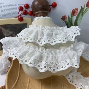 Bordatura in Pizzo Ricamato Bianco in Cotone, Larghezza 5 cm, Motivo Floreale Traforato con Bordo Ondulato per Abbigliamento Bambole, Tessuti per Divani, Decorazioni Fai-da-Te - Product Image 5