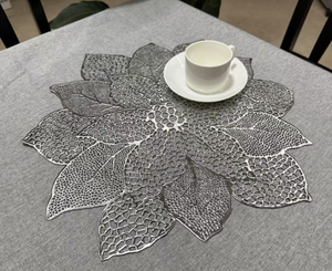 แผ่นรองจานลายดอกไม้แบบควิลท์เมทัลลิกไวนิลพีวีซีสั่งทำขายส่ง แผ่นรองโต๊ะอาหารตกแต่ง แผ่นรองจานหรูหรา - Product Image 2