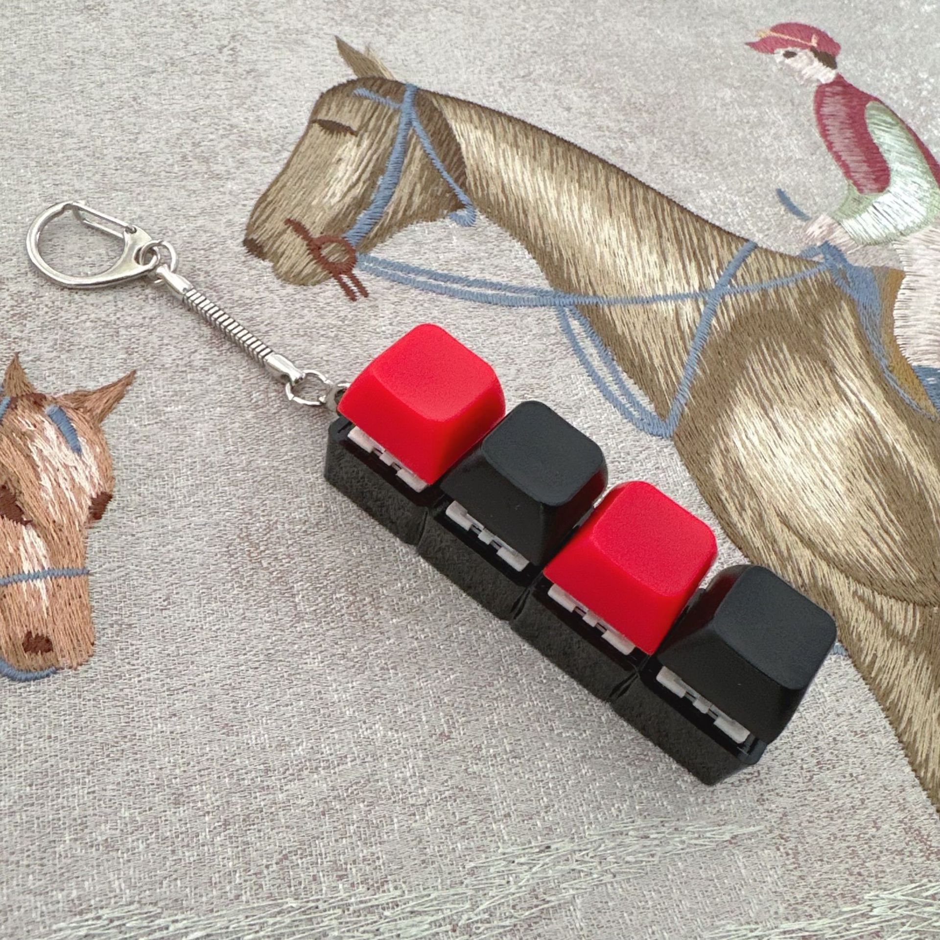 Four key black shell-red black