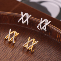 Fanke Boucles d'oreilles clous en zircon, style Ins, design géométrique croix et double X, au design unique et affirmé, polyvalentes