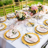 Assiettes de présentation décoratives dorées de 13 pouces, en plastique, à motifs floraux perlés, pour mariage, en gros, pour dîner