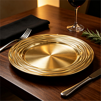 Assiettes de présentation dorées Woju en plastique électroplaqué avec texture ondulée pour la décoration de table de fête et la mise en scène de réception