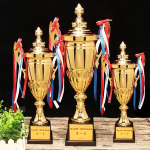 Guangzhou barato preço de fábrica campeões troféu de metal copos de metal personalizado prêmio de ouro de futebol