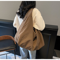 Nouveau sac à bandoulière en nylon pliable imperméable de grande capacité pour femme, idéal pour les voyages et les vacances