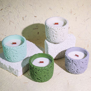 Bougie en cire de soja de luxe aux huiles essentielles, en pot de ciment à pores grossiers de forme spéciale, sans gouttes, avec étiquette personnalisée - Product Image 2