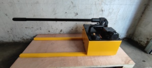 Enerpac <b>Manual</b> hydraulic <b>pump</b> set of similar quality vp-462 Used for hydraulic tools Includes hydraulic hose and pressure gauge - Product Image 5