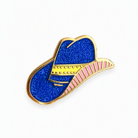 Pin de solapa esmaltado personalizado con diseño de sombrero de vaquero y vaquera, estilo country, con purpurina rosa, accesorio de regalo para mujer
