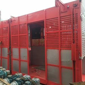 Palan de construction d'ascenseur personnel utilisé pour le levage de matériaux et de passagers - Product Image 1