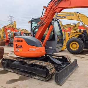 Excavatrice sur chenilles Hitachi ZX75 d'occasion 2016, 90% neuve, excellent état, poids opérationnel 7000 kg, godet 0,33 m, moteur - Product Image 4