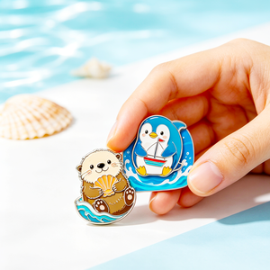 Badges en métal émaillés personnalisés sur le thème des animaux marins : Ours marin, Pingouin, Tortue, Phoque, Dauphin - Product Image 3