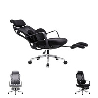 Chaise de bureau ergonomique moderne et confortable en maille grise et noire, avec accoudoirs réglables en hauteur et dossier creux