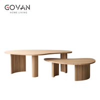 Table basse en bois massif de style nordique, idéale pour les zones de réception à domicile et les hôtels