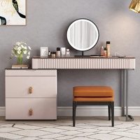Commode moderne haut de gamme Cavio à cannelures, table de maquillage en bois massif de qualité supérieure, plateau en verre trempé, miroir éclairé par LED, fermeture douce