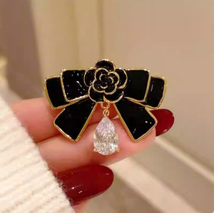 Broches de Flores de <span class=keywords><strong>Moda</strong></span> para Mujer al por Mayor, Broche Versátil con Diseño Medieval, Camelia con Circonitas, Chapado en Oro, para Boda o Compromiso - Product Image 3