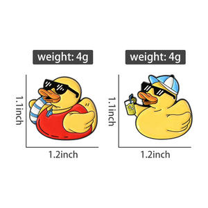 دبوس مينا على شكل بطة صفراء تستمتع بعطلة، بطة صيفية ترتدي نظارات شمسية وحلقة سباحة، بروش حيواني لطيف، شارة للصدر، هدية مجوهرات - Product Image 6