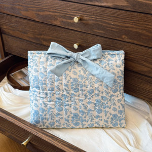 Bolsa de Maquillaje Multifuncional Personalizada, Bolsos Tote Acolchados Florales con Lazo y Cordón - Product Image 1