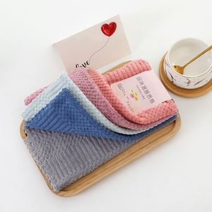 Paño de Limpieza Cuadrado de Microfibra con Estampado Auspicioso, Grueso y Absorbente, para Cocina y Lavado de Autos, con Técnica de Tejido en Rejilla - Product Image 1