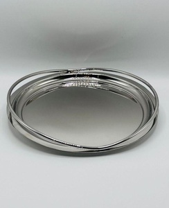 Elegante bandeja rectangular de acero inoxidable con asas para servir alimentos y bebidas - Product Image 2