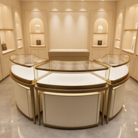 Vitrine de présentation de bijoux incurvée de luxe sur mesure avec éclairage LED, conception gratuite pour toute la boutique de bijoux