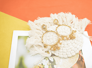 Boucles d'oreilles pendantes en fil tissé à la main de style bohème, avec <span class=keywords><strong>anneau</strong></span> en acier inoxydable plaqué or 18 carats enveloppé de perles de verre - Product Image 5