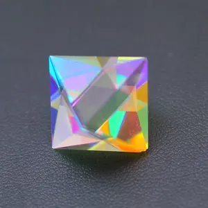 Precio de fábrica al por mayor Cambio de color suelto Piedra de cristal Color AB Forma de dados de cristal Corte facetado especial Piedras preciosas de vidrio