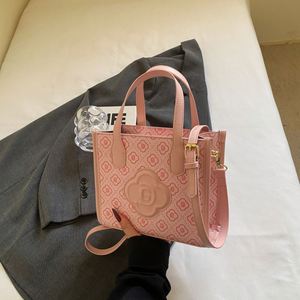 Bolso de Mano Cuadrado con Patrón Geométrico Elegante Modelo 2025 con Cierre de Cremallera Bolso de Mano de Diseño de Lujo Hecho de Poliéster PU - Product Image 4