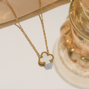 สร้อยคอจี้รูปใบโคลเวอร์สี่แฉกประดับมรกตเคลือบทอง 18K สร้อยคอคลาสสิกนำโชคสำหรับผู้หญิง ของขวัญเครื่องประดับแฟชั่น - Product Image 4