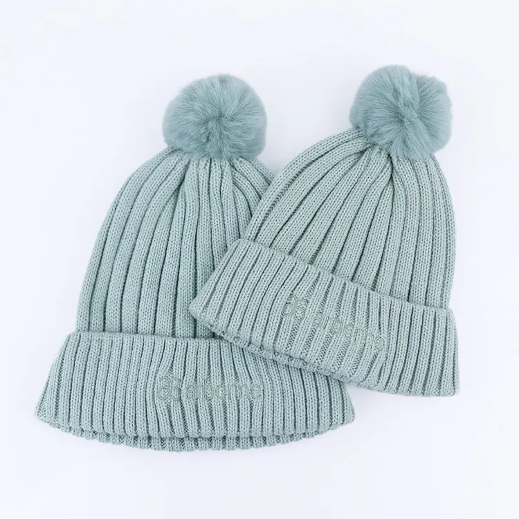 Hengxingユースサッカーニット帽人気のニット冬帽子アクリルビーニーカスタムポンポン刺繍ニット帽