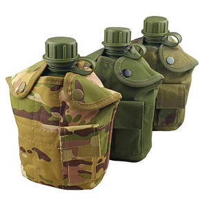 Muestra gratuita: Estilo de Ataque Táctico - Juego de tres botellas de agua de aluminio, una cantimplora de 1.0 litros con taza y funda protectora. - Product Image 5