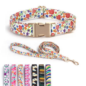 Set tali leher anjing besar, kecil, sedang, Modern, dapat disesuaikan, dengan emas ringan, gesper logam, poliester, dicetak, warna-warni - Product Image 1
