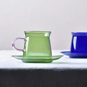 Precio barato de fábrica Nuevo diseño Juego de tazas de vidrio Taza de café de vidrio coloreado con platillo - Product Image 3